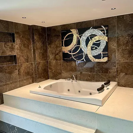 Sa Apartments! Luxury 300m To The