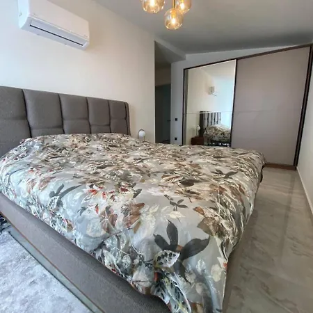 Sa Apartments! Luxury 300m To The