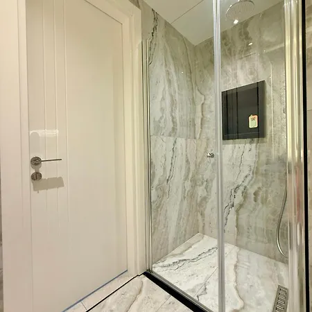 Sa Apartments! Luxury 2Br With Private Beach Access *